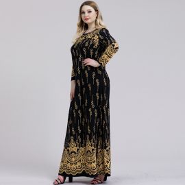 ملابس عربية منقوشة باكمام طويلة
