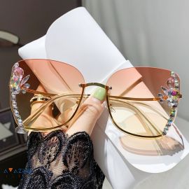 نظارات شمسية  مزينة بحجر الراين للنساء